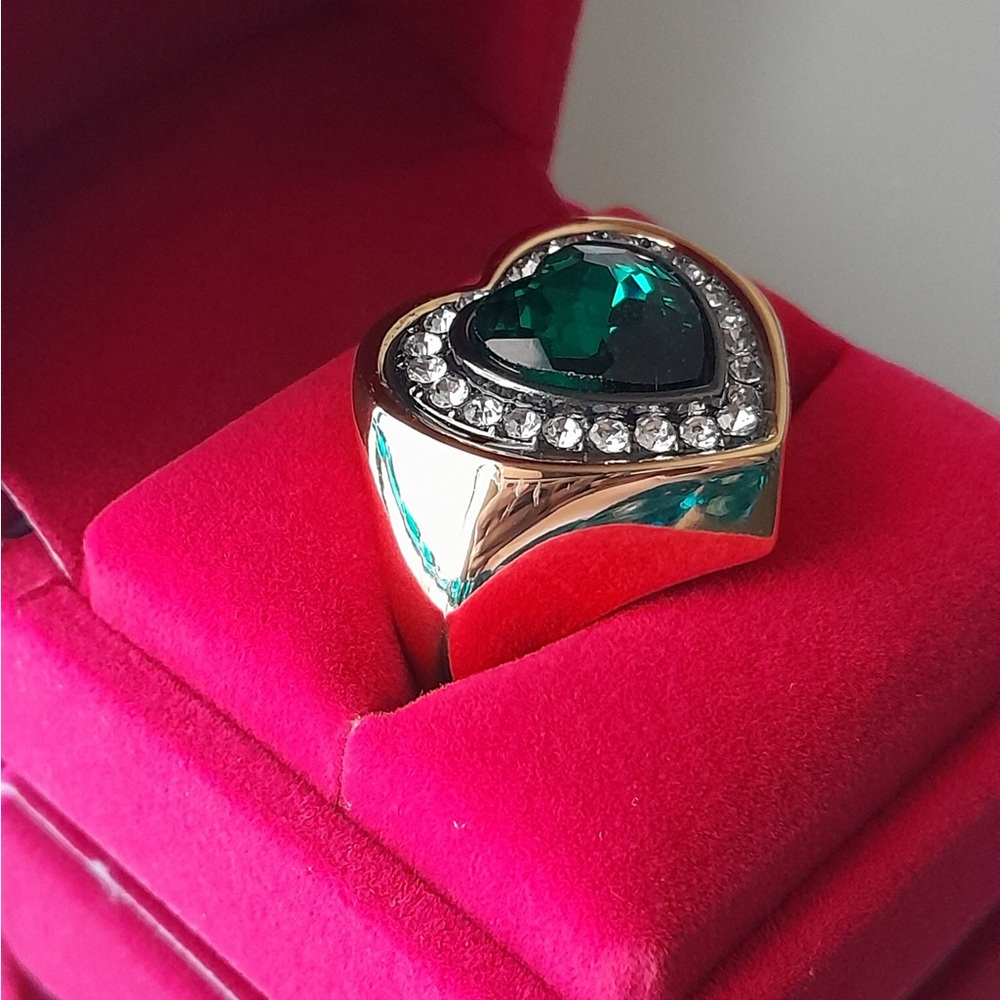 Kurt Geiger Gold Heart Ring with Emerald Green Stone - Picture 6 of 7